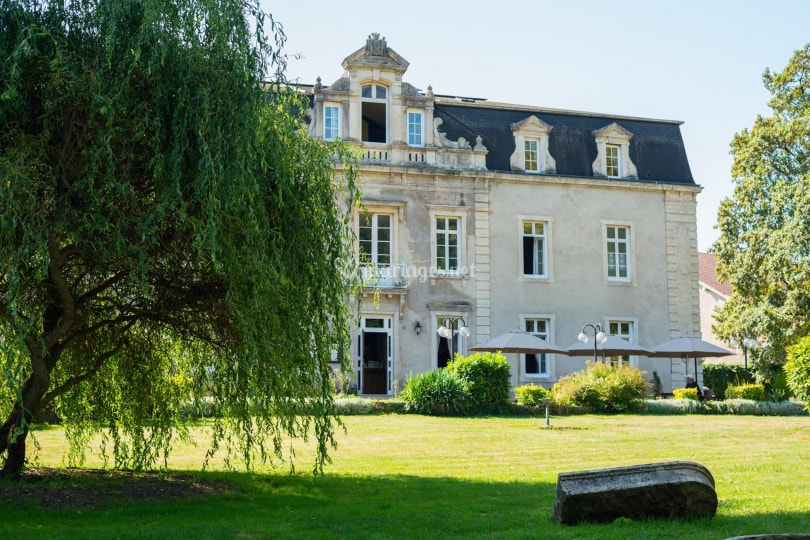 Château de Nantilly | Restaurant, chambres d'hôtes<br><small>1 Rue Millerand<br>70100 Nantilly<br>Tel : 03 84 67 78 00</small>
