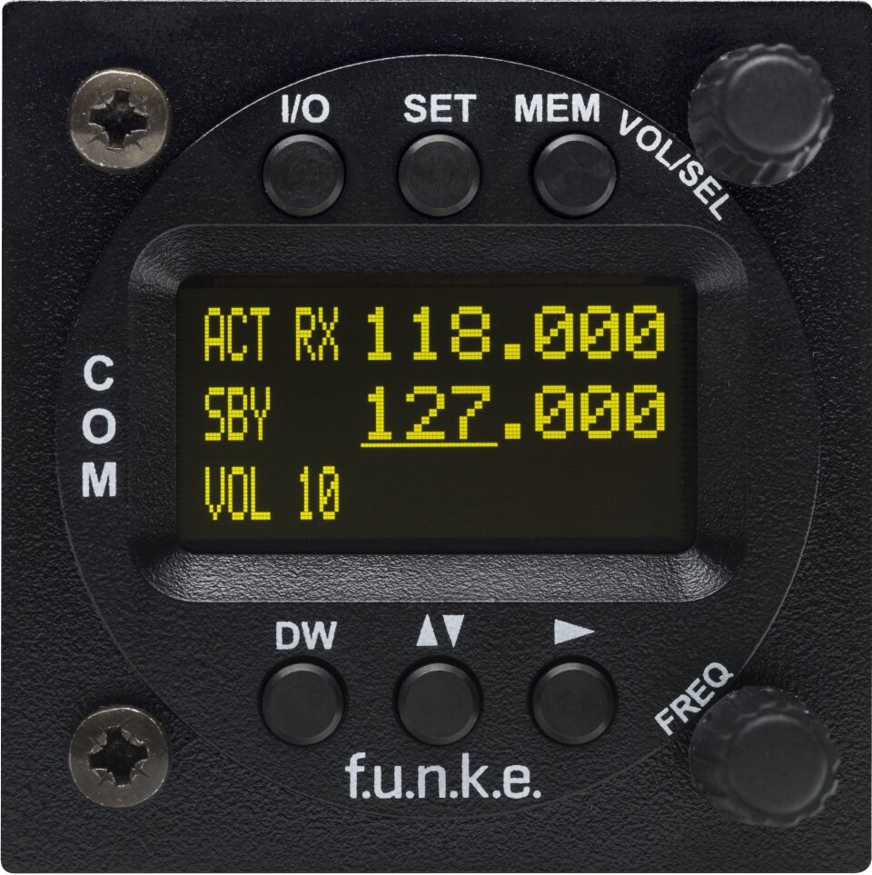 Junior | Equipement de série : Radio VHF Funkwerk ATR 833 OLED + DUAL