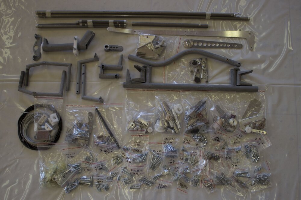 SD1 - Ensemble pieces et quincaillerie métalliques